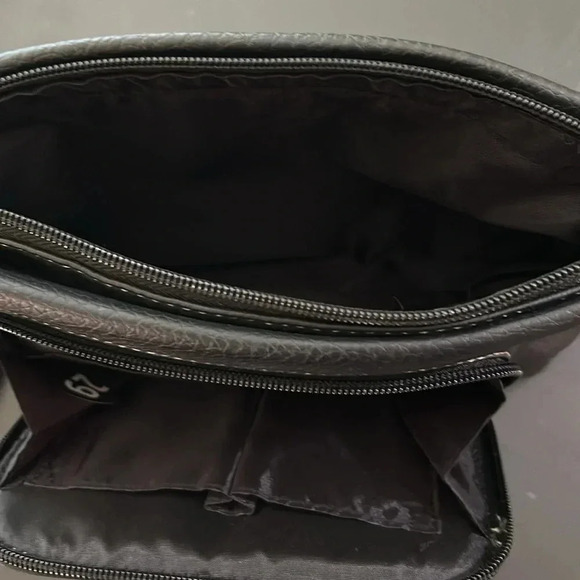 Koltov Ruby Crossbody Black 3 inside compartments an out side zipper pocket EUC - Picture 6 of 8